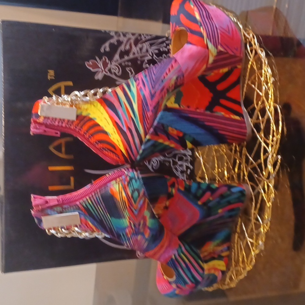 LILIANA Multi-Color Platform Shoe & Size 7 - Style Name CORA-1 - Picture 2 of 4